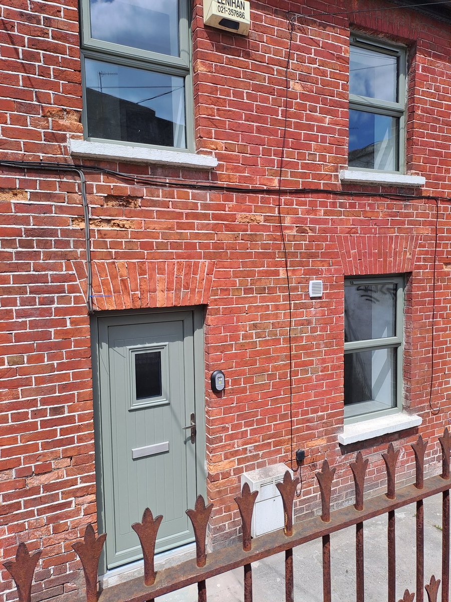 It's great to see another quayside home come back into use in my nhood in Cork - would love to see permanent residents, but the telltale lockbox by the door points to AirBnB. Still - it's been brought back to life!