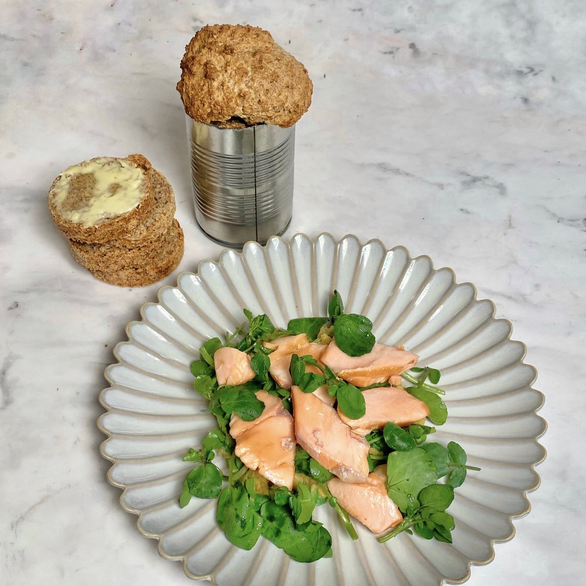 Don’t throw those old baked bean tin cans away! @Anahaugh’s clever recipe for soda bread can be done in less than an hour and her salmon dish is the perfect midweek dish, taking no more than 10 minutes! Click here bbc.co.uk/food/recipes/s… for more info! 🍞🐟 #saturdaykitchen