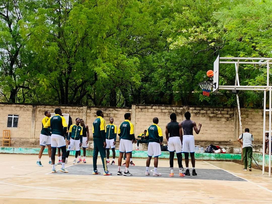 iucdouala's tweet photo. Jeux Universitaires Garoua 2024

Les champions du Basket 🏀 des JU 2023 à Ngaoundere se préparent pour le premier match de Basket de cette 24eme édition à Garoua 

#iucdouala  #MINESUP  #JU2024  #fenasu https://t.co/jtFtv9TEfh