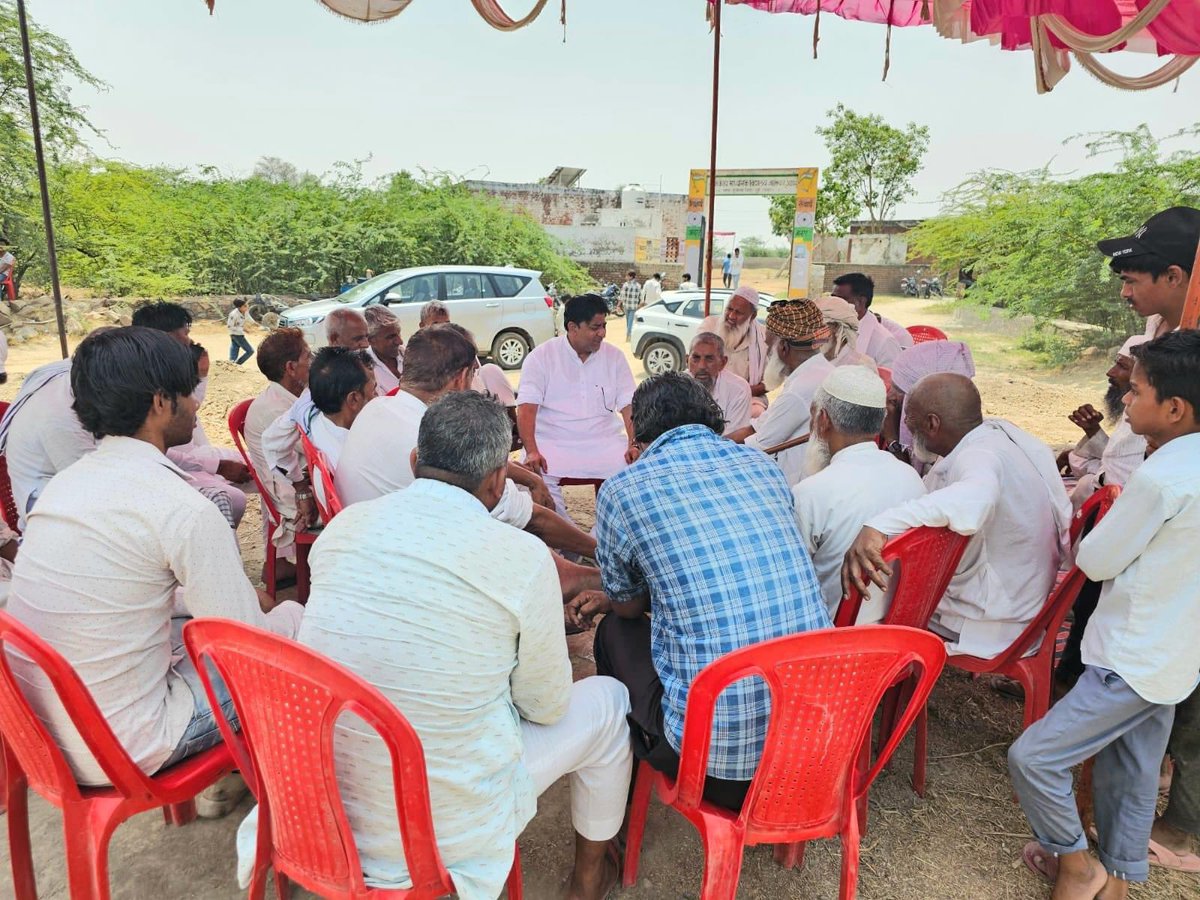 पुन्हाना विधानसभा में कांग्रेस के पक्ष में अच्छी खासी वोटिंग हो रही है।

*****वोट जरूर डालें *****

@INCHaryana @RajBabbar23 @INCUdaiBhan @DeependerSHooda @BhupinderShooda @prateikbabbar