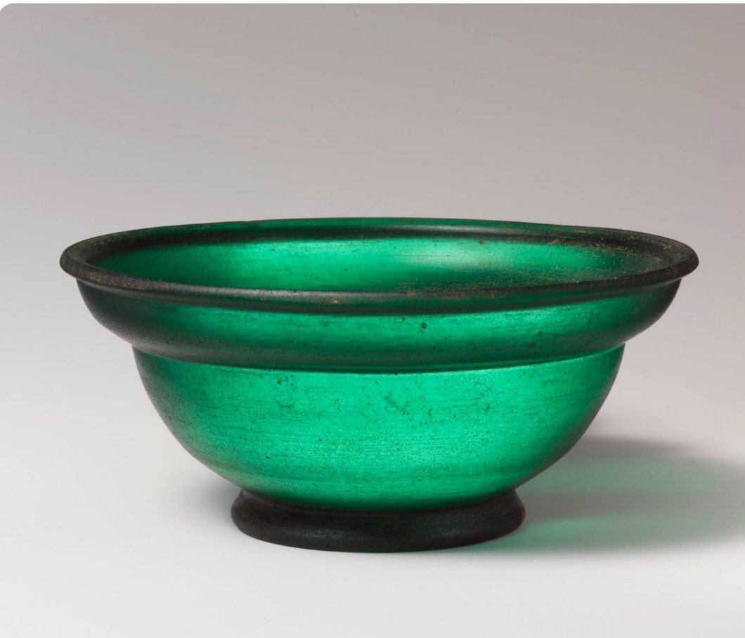 A stunning 2,000 year-old Roman emerald green glass bowl. 

📷 The Met metmuseum.org/art/collection…

#Archaeology