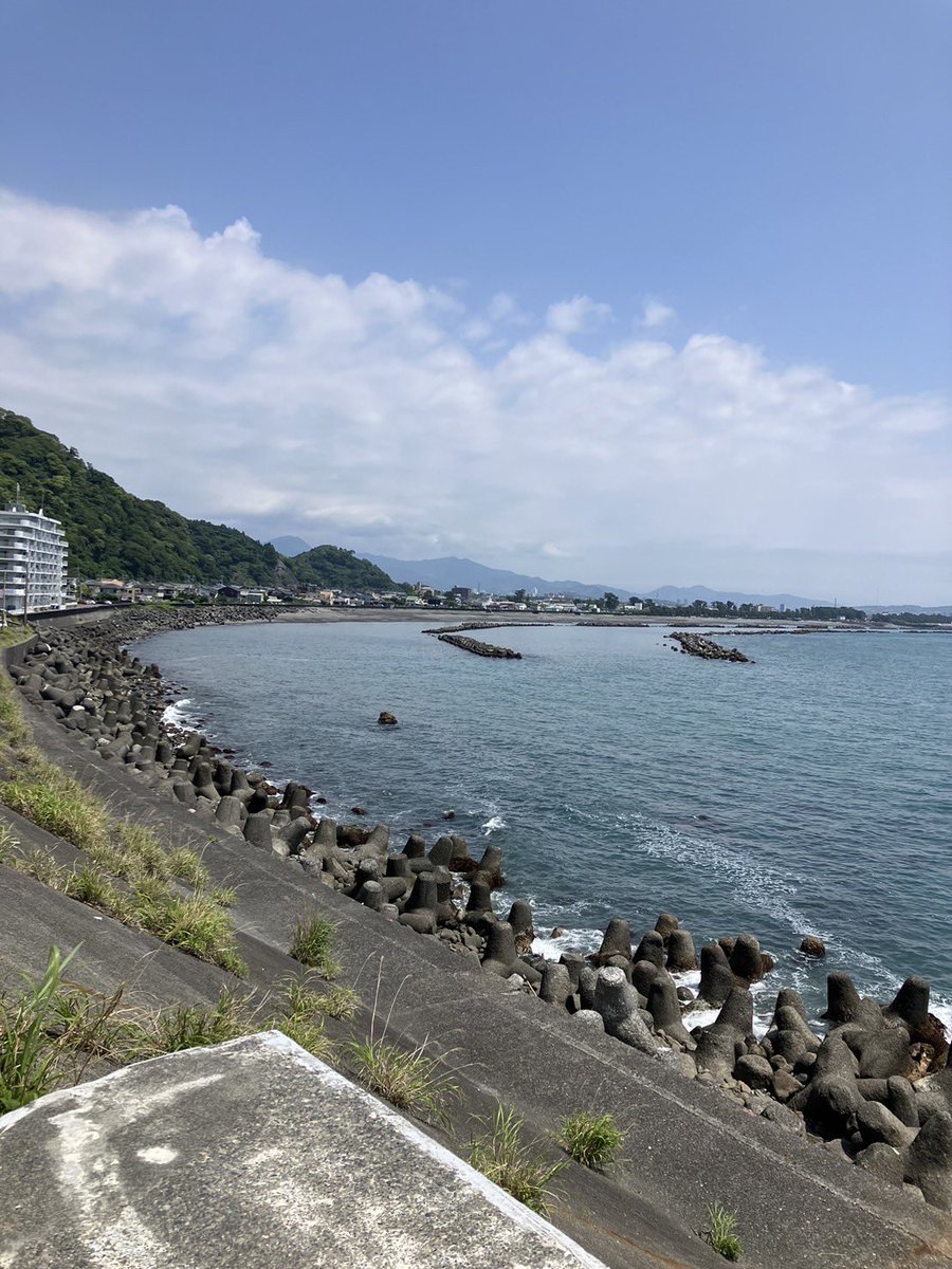 静岡市から藤枝市まで自転車で山越。トレーニングとしてどうこうの前に景色が気持ちよくてどこまでも行ける気がします。