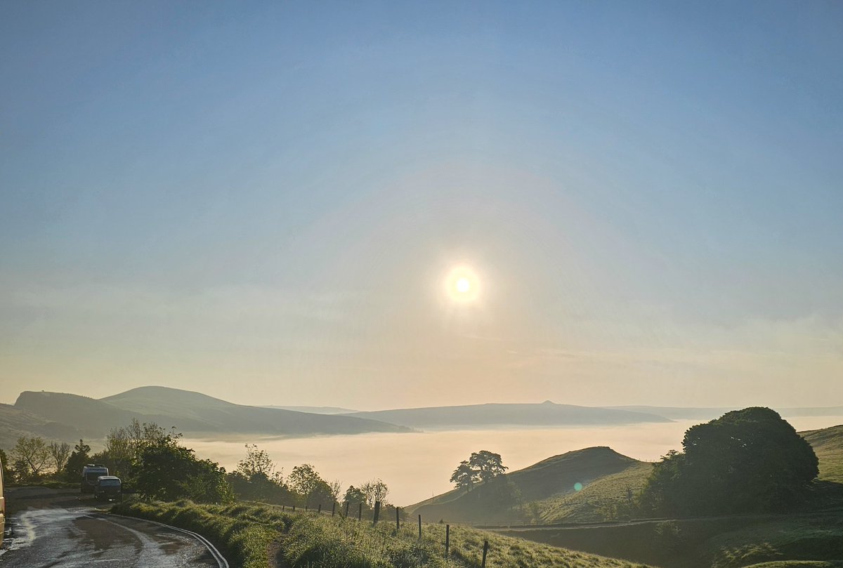 thepdviking's tweet image. Early start to go fishing this morning. Caught the last vestige of the cloud inversion as I came up Winnats Pass #cloudinversion #winnatspass #peakdistrict