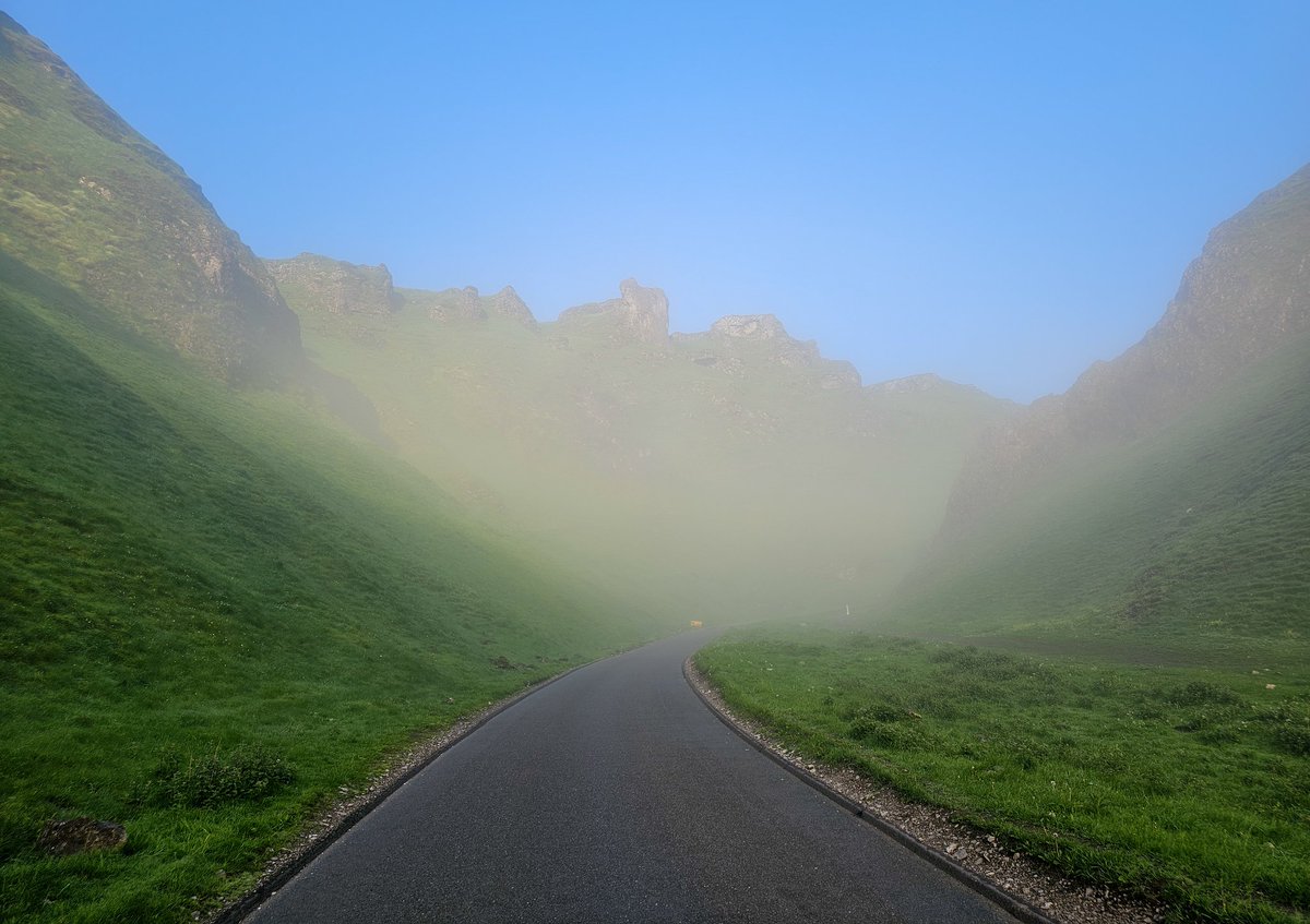 thepdviking's tweet image. Early start to go fishing this morning. Caught the last vestige of the cloud inversion as I came up Winnats Pass #cloudinversion #winnatspass #peakdistrict