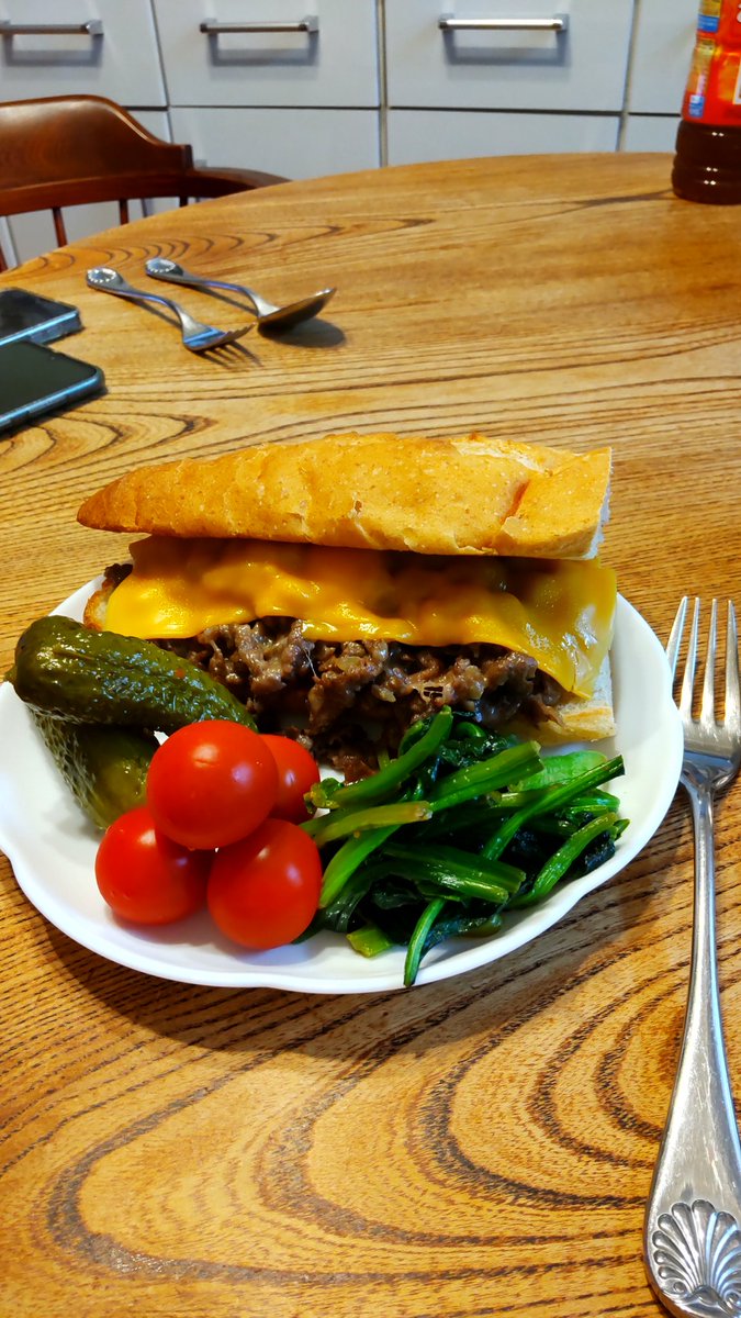 電車の中吊りで🚞旨そうだったから何となぁく作ってみた🤔
お店で食べたことありません🥹
誰か連れてって🍽
また麦酒だわ…
#フィリーチーズステーキ
#フィラデルフィア