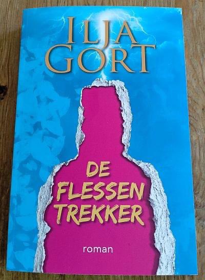 De nieuwe roman van Ilja Gort heet “de flessentrekker”. Een hilarisch verhaal met een serieuze ondertoon. Klik hieronder voor mijn recensie van dit boek:
wijngekken.nl/nieuws/ilja-go… @iljagort