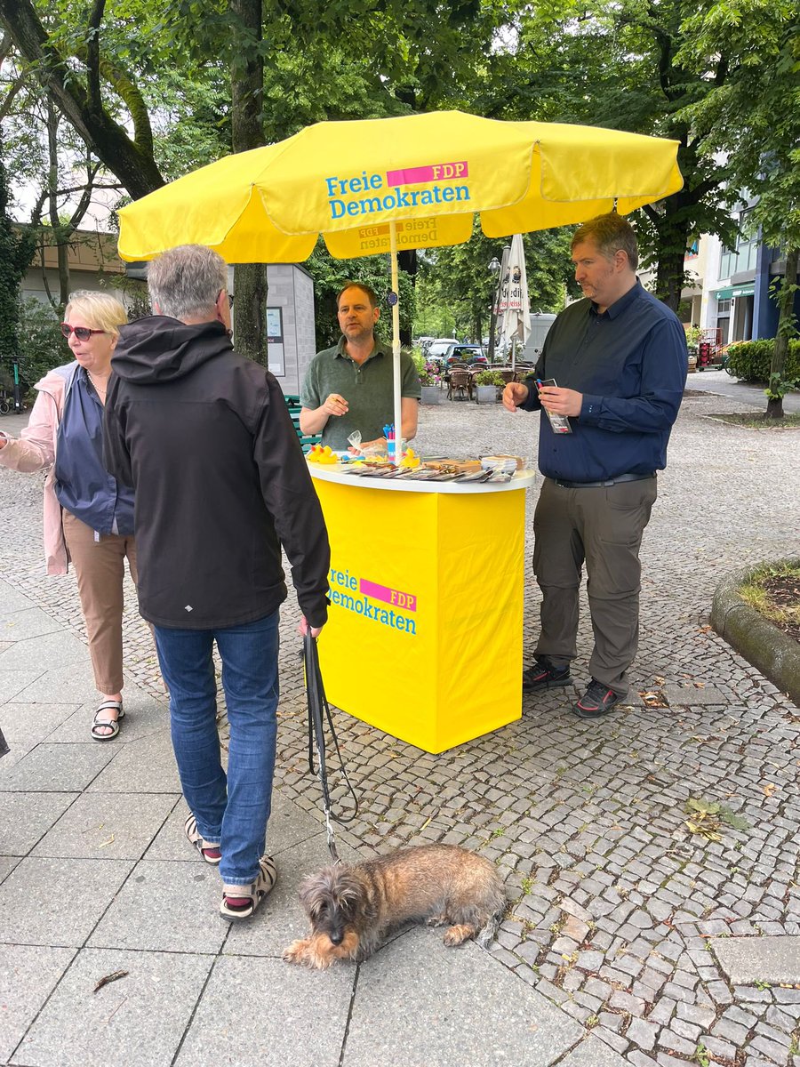 #streitbarineuropa - dafür heute am Stand in Wilmersdorf. #FDP setzt sich für ein starkes #Europa ein, das auf den Grundwerten der #Freiheit, der #Demokratie und des Rechts basiert und nicht einfach das Recht des Stärkeren toleriert. #Europawahl24 #Berlin @AssjaEvg @MAStrackZi