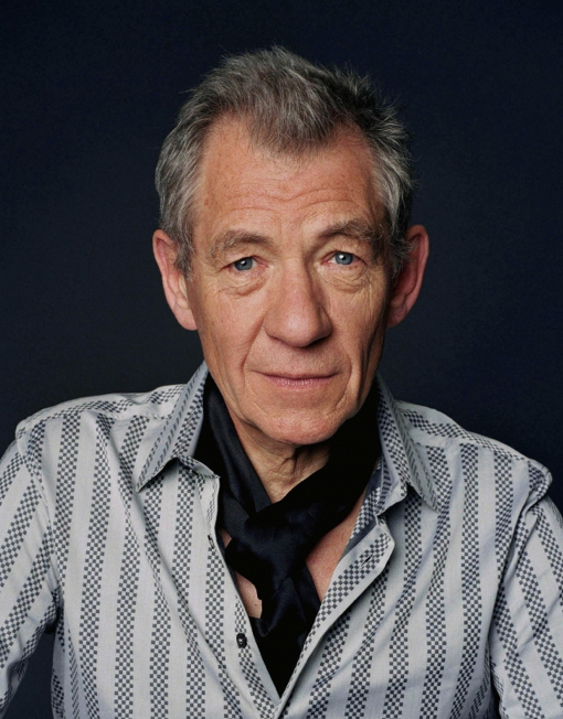 Happy 85th birthday today to my dearly beloved friend @IanMcKellen A brilliant actor, LGBT+ campaigner, supporter of progressive politics & all round good man I thank him immensely for his long-standing support for my human rights foundation. Ian, your kindness is treasured x