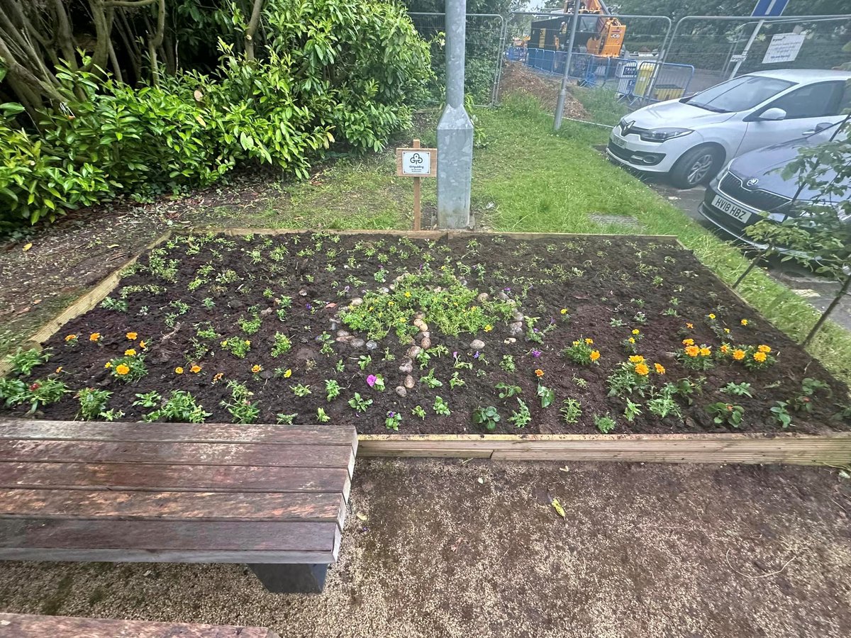 🌱🌺☀️A huge thank you to local Girl Guides who have been an integral part of creating and developing a #wellbeing garden for service users and staff at the Western Community Hospital in #Southampton ☀️🌺🌱 Read more here: solent.nhs.uk/our-stories/ne…