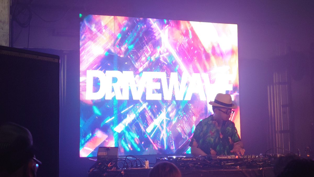 Z61p's tweet photo. さり気なくBLUE TOPAZ挟んでもいいような気もする #DRIVEWAVE https://t.co/MoxiFBmOQz