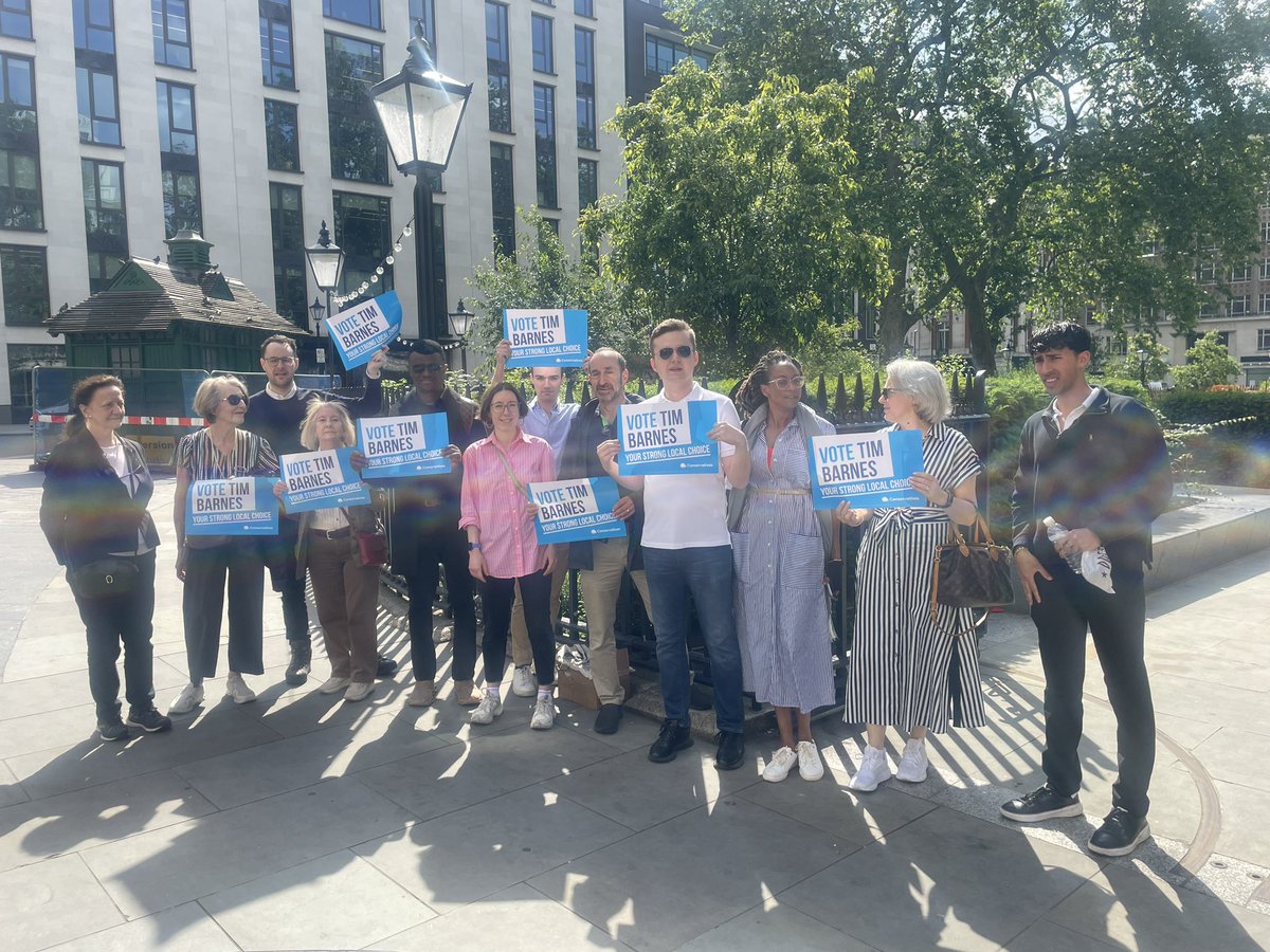 ToryReformGroup's tweet image. Sunshine and friends out campaigning for @VoteTimBarnes this morning - one of 8 teams out across @CLWCA #OneNation #VoteConservative