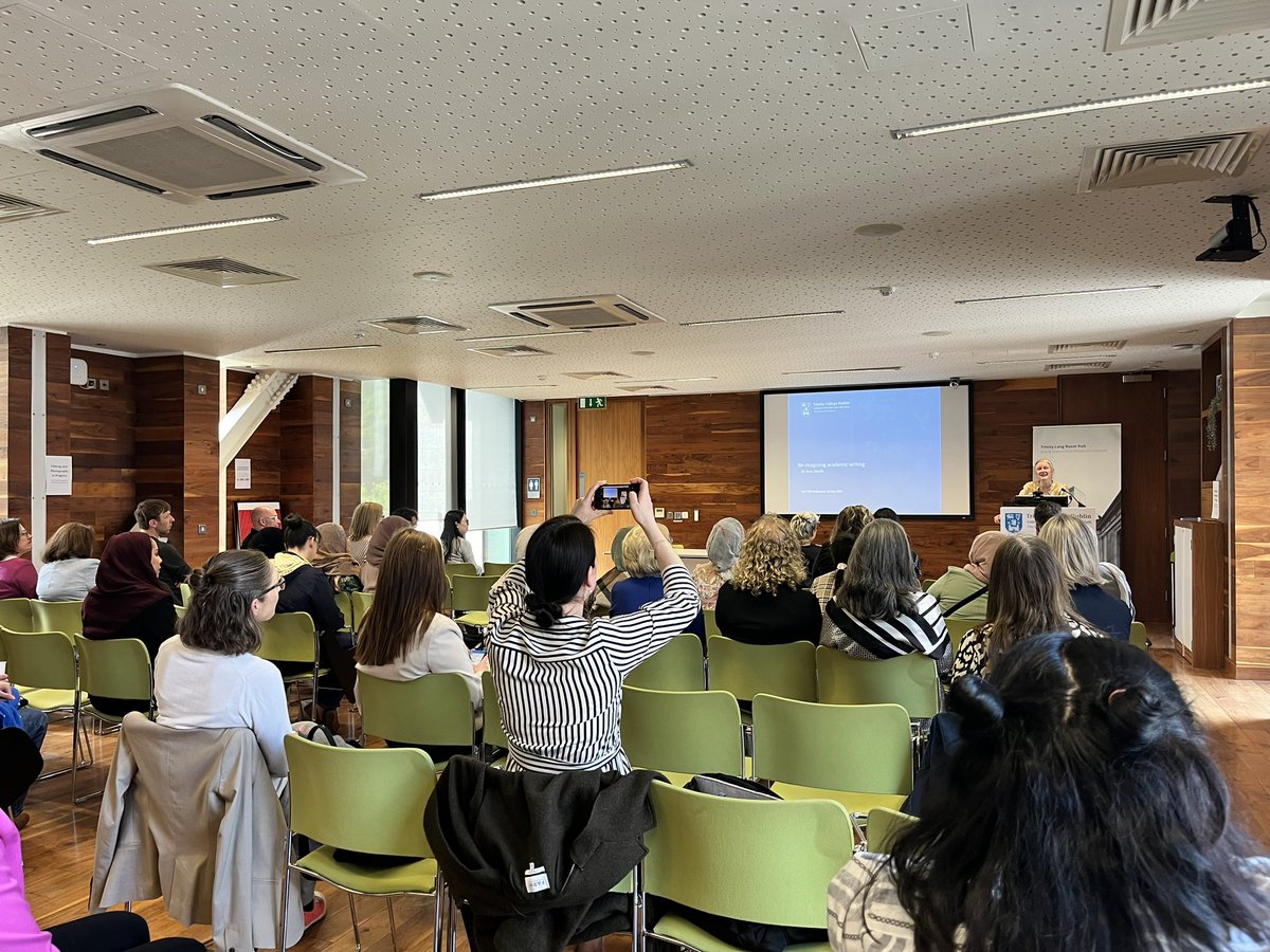 In-coming Head of @SchoolofEdTCD, @anndeibh opens the 15th @PgrTcd Conference in @TLRHub this morning with a keynote speech about the importance and impact of generative AI in academia, and academic writing more specifically.