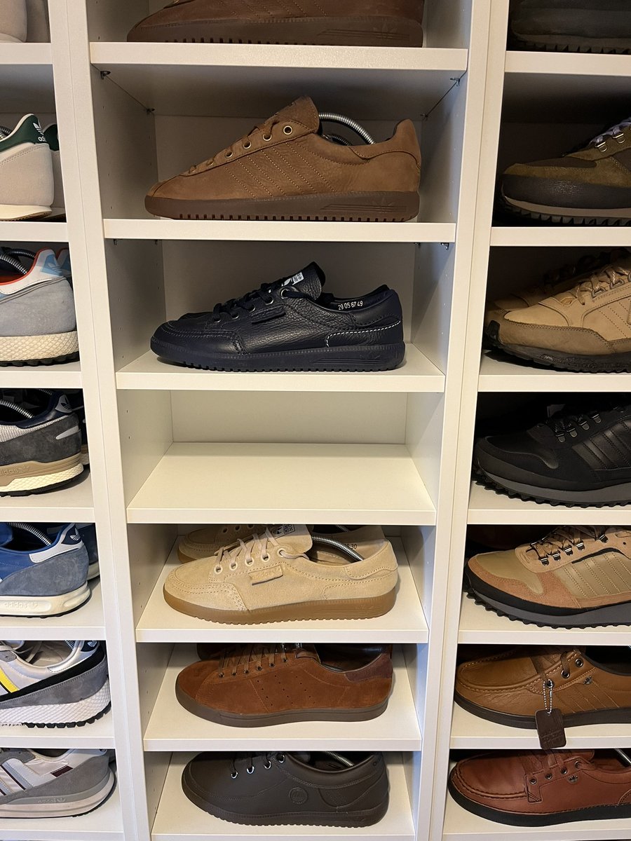 YorkyYid's tweet photo. 3 empty shelves eagerly awaiting 3 new arrivals after yesterdays drop..๐บ๐ป๐ฅณ #SPZL #adidas #3stripes2soles1love #spzl #ardwick #lacombe #garwen https://t.co/DDwEPftQVH