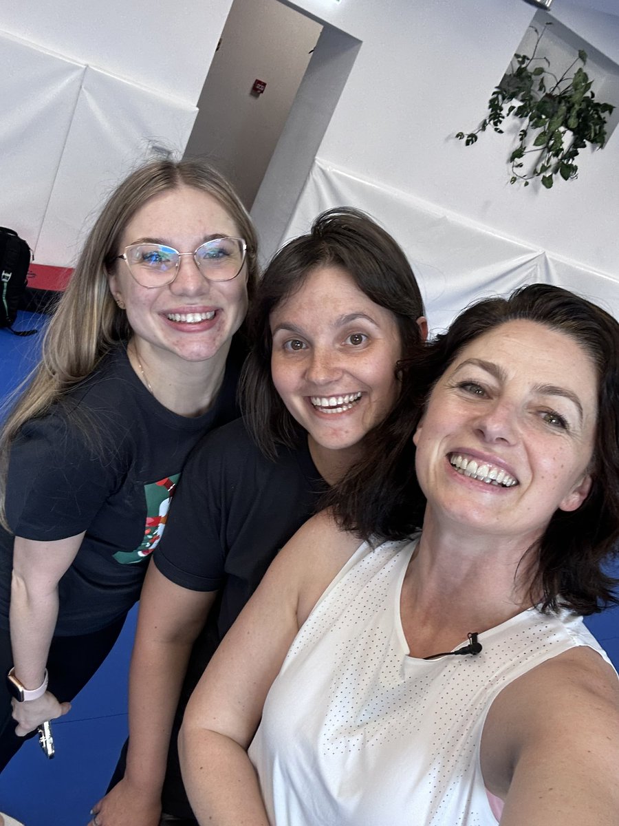 Feeling grateful for the opportunity to lead the 1st training of trainers for Empowerment Self Defense in 🇷🇴 , for an amazing group of health professionals, cultural mediators &amp; community leaders from 🇷🇴🇺🇦🇹🇷🇸🇾🇯🇵🇦🇱☺️ who made these days so unique &amp; uplifting!! W/ WHO in Romania 💪