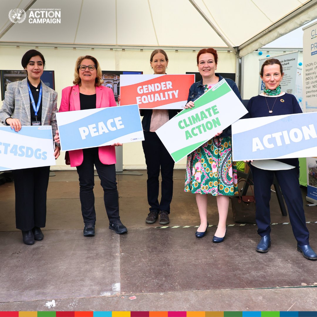 Our Global Director @pontimari with the @BMZ_Bund Minister @SvenjaSchulze68, @BonnGlobal Mayor @katjadoerner and @UNDPGermany at the #Demokratiefest celebrate #75JahreGrundgesetz in #Bonn. We are very pleased with #Germany's commitment towards the #SDGs.