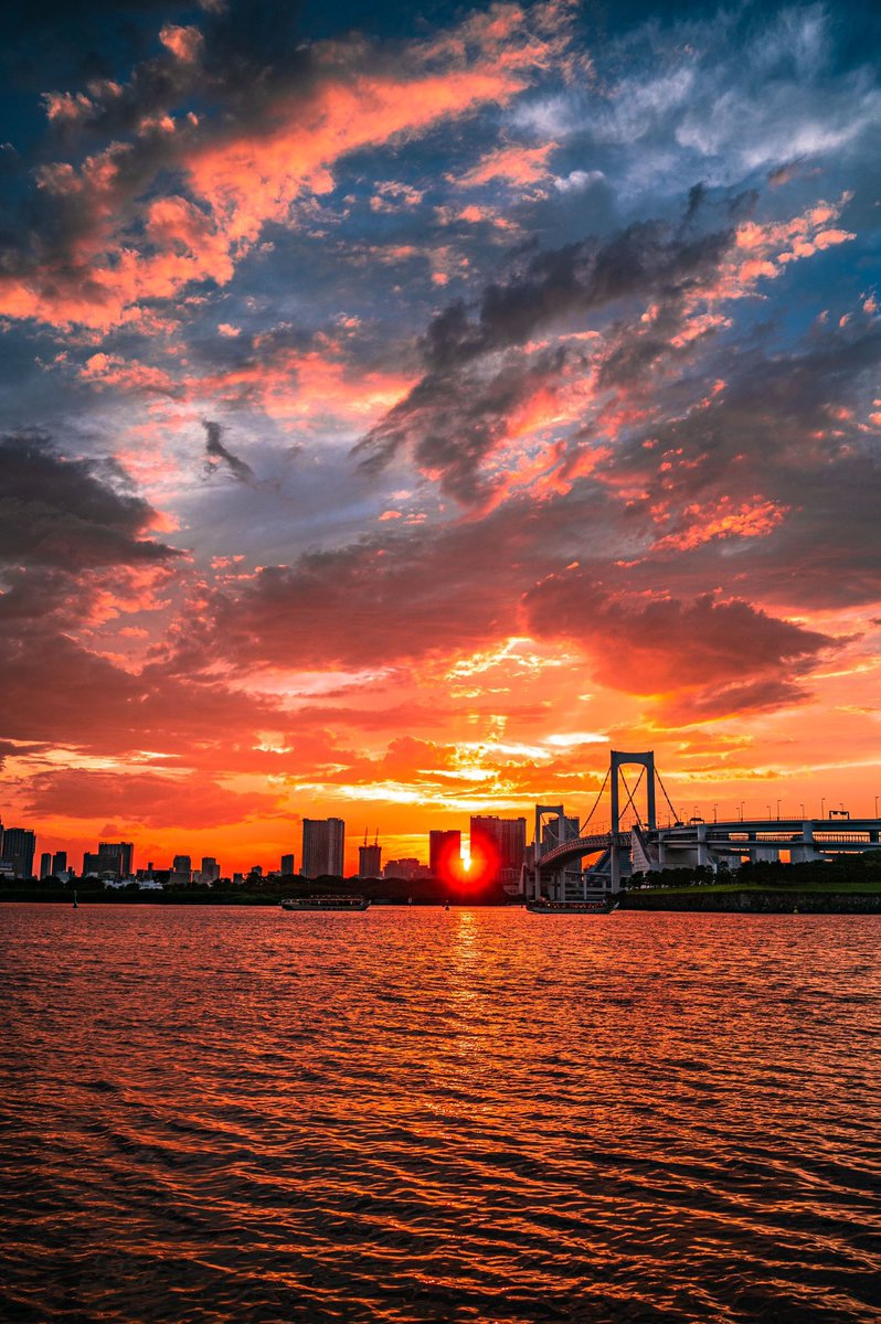 東京の逢魔が時。