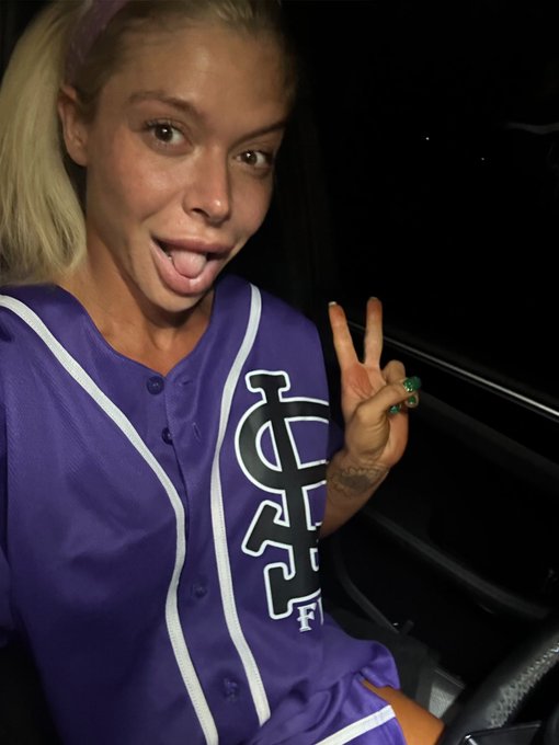 Today is the day! Starting with a 4am spray tan time. https://t.co/2AtWZfmIy6<a href="/tag/bikinicompetitor"class="tags"><span>#bikinicompetitor</span></a><a href="/tag/10weeksout"class="tags"><span>#10weeksout</span></a><a href="/tag/truenovice"class="tags"><span>#truenovice</span></a>