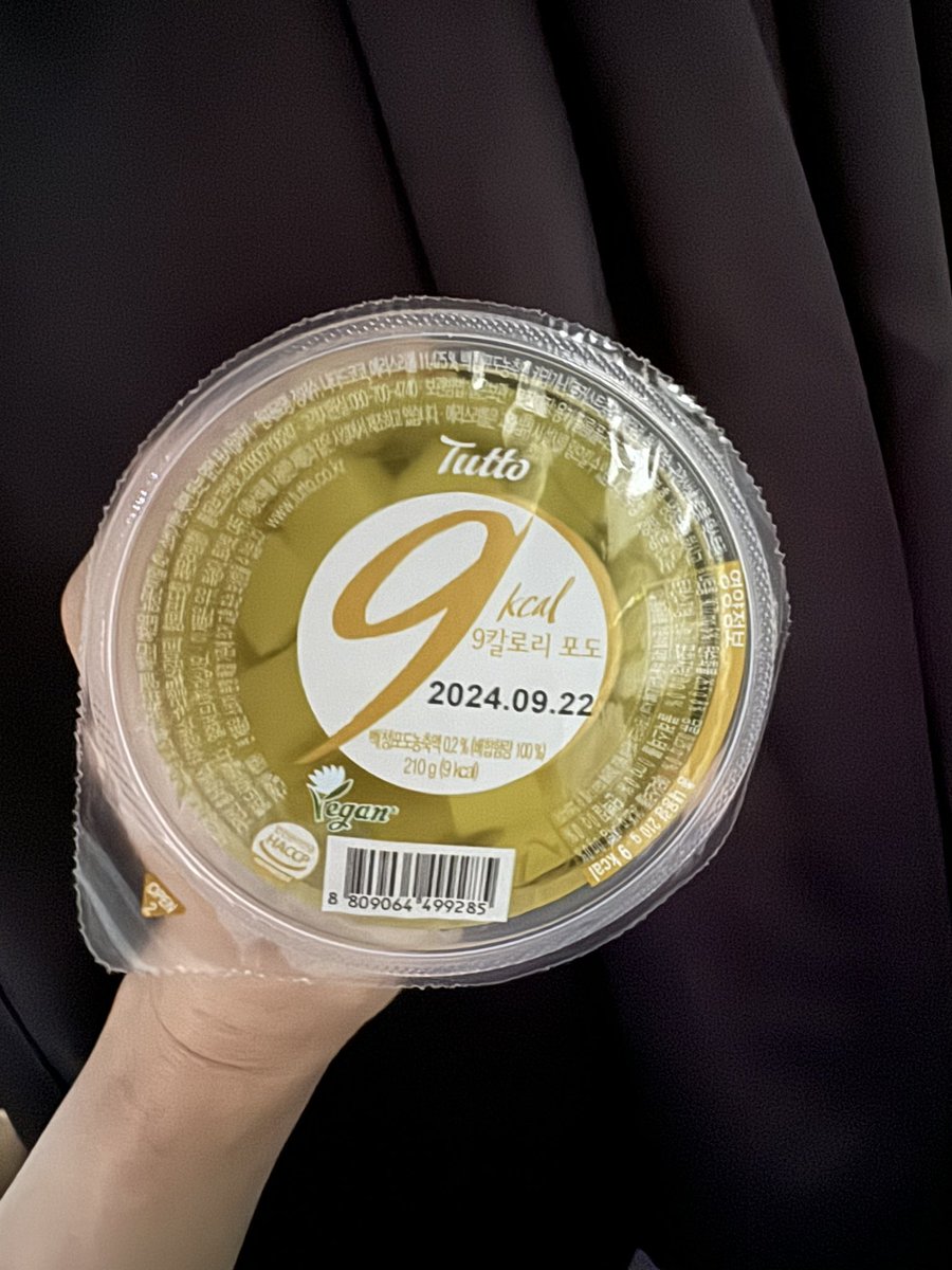 xleexekdnjs's tweet photo. ✨뚜또 9 칼로리 젤리 ✨

평점 9/10

쁘띠첼과 거의 유사한 맛이다! 탱탱한 식감과 산뜻한 식감의 조화가 좋고! 레몬맛 포도맛의 젤리의 맛도 잘 느껴지며 양도 푸짐해 하나로도 충분하며 꼭 드셔보시길 추천한다! 입니다 https://t.co/NCsKFb2L4s