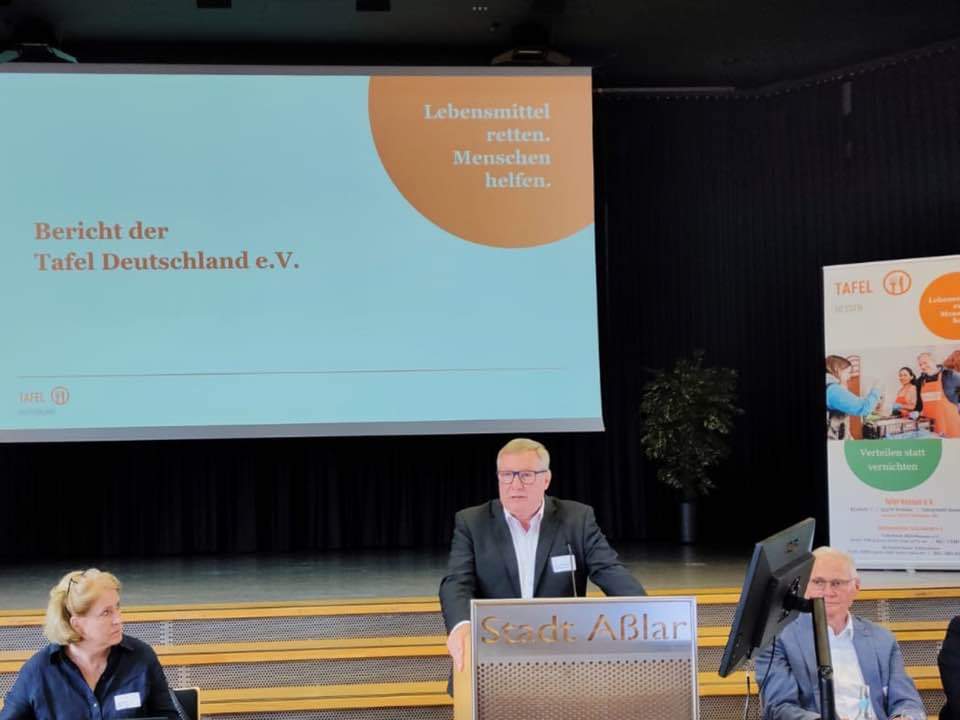 Andreas Steppuhn (@andreassteppuhn) on Twitter photo Sehr gute Diskussion auf der Mitgliederversammlung der Tafel Hessen zum Ausbau der Logistik und Infrastruktur. Auch das Land will die Tafelarbeit weiter unterstützen und verstetigen. Dank an Staatssekretärin Manuela Strube für die klaren und unterstützenden Worte. <a href="/SozialHessen/">Hessisches Sozialministerium</a> Sehr gute Diskussion auf der Mitgliederversammlung der Tafel Hessen zum Ausbau der Logistik und Infrastruktur. Auch das Land will die Tafelarbeit weiter unterstützen und verstetigen. Dank an Staatssekretärin Manuela Strube für die klaren und unterstützenden Worte. <a href="/SozialHessen/">Hessisches Sozialministerium</a>