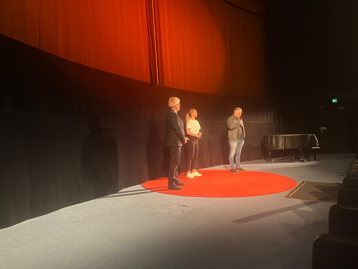 Genom samverkan och stöd av goda krafter kunde <a href="/freeworldforum/">Frivärld</a> <a href="/UKRinSWE/">Ukraine in Sweden</a> i veckan visa dokumentären ” Freedom on Fire: Ukraine's Fight for Freedom” av <a href="/evgeny_director/">Evgeny Afineevsky</a> m medverkan av Anya Zaitseva. Filmen finns att se genom en rad olika tjänster: freedomonfire.film