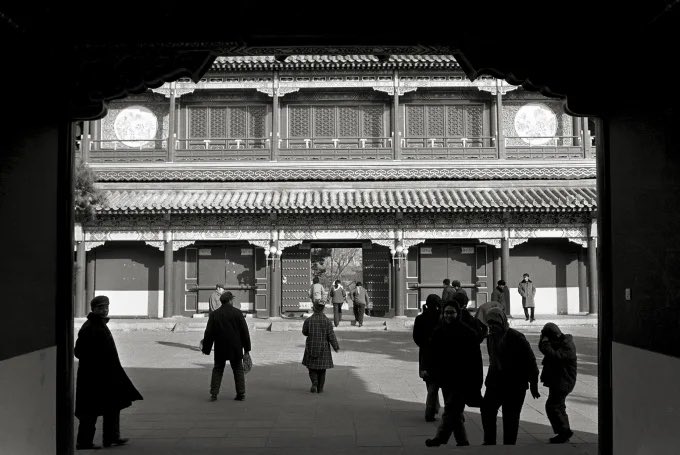 Zhongnanhai is China’s equivalent to the White House and among the most secretive places in the country. But it wasn’t always that way. @jmchatwin on its many lives: cnn.com/2024/05/25/sty…
