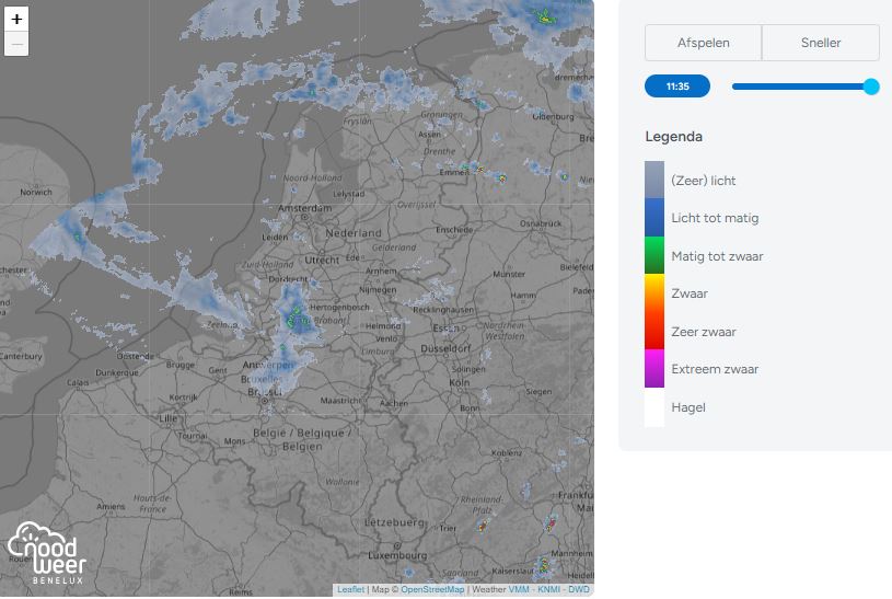 Goedemiddag! Op de radarbeelden zien we nog mooi de slepende storing liggen over delen van België en Nederland. Vanuit het zuiden arriveren er stilaan meer opklaringen met een droger weerbeeld. Later op de dag klaart het vanuit die hoek op en schuift de storing verder noordwaarts