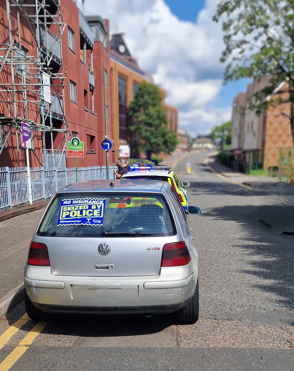 RP13 @OpTutelage helping us get another uninsured driver off the road in Hemel this morning. The driver states a friend on Facebook (who he's never met) sorted his insurance and he paid them directly - we would advise against this. Vehicle seized, driver reported. 410502 412628
