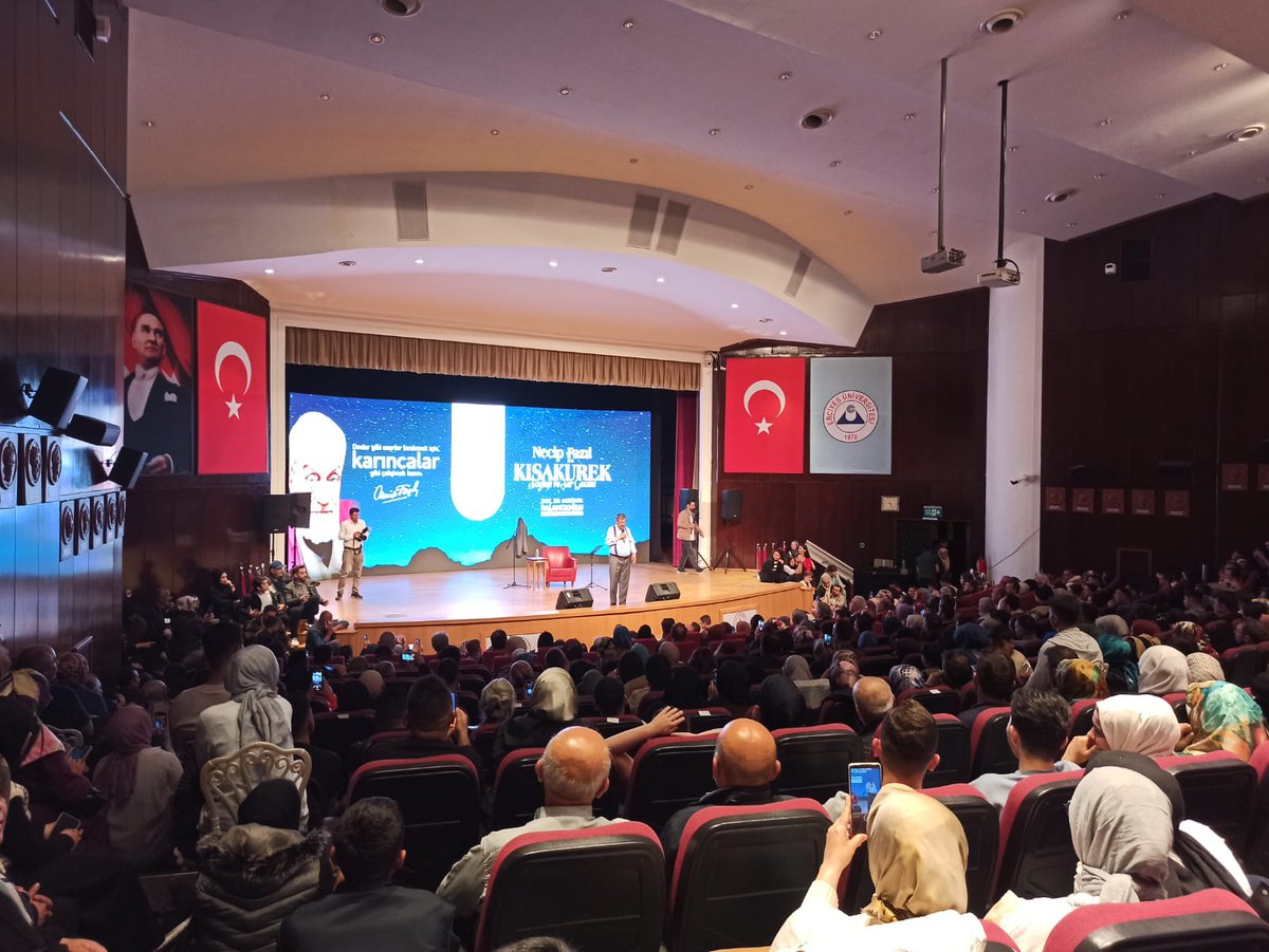 ozocaksigorta's tweet photo. Melikgazi Belediyemizin düzenlediği, değerli sanatçılarımız Serdar Tuncer ve Hayati İnanç’ın katılımlarıyla gerçekleşen “Necip Fazıl Kısakürek Anma Gecesi” etkinlik programına  destek ve katkılarından dolayı Dr. Mustafa Palancıoğlu ve ekibine çok teşekkür ederiz. https://t.co/GTO1M9kkZN