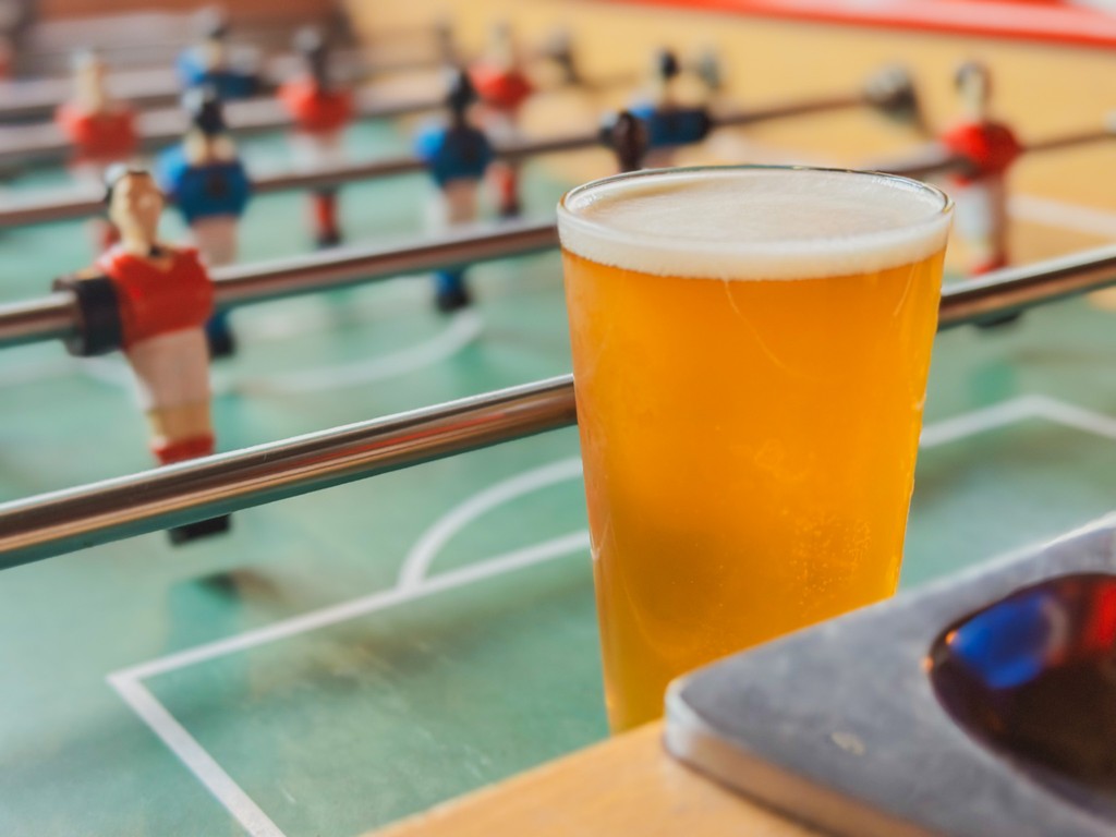 arnosarms's tweet photo. Football tonight! ⚽️🏆

We'll be showing the City v United Manchester Derby live on our tellies at 3pm! Who's taking home the FA cup? The Arnos Arms is the best place to find out! https://t.co/Bnr4iv1Njh
