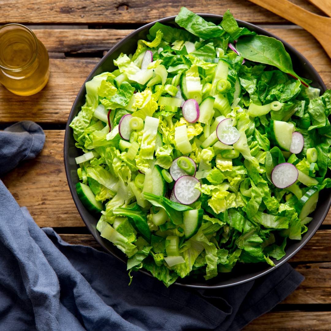 A simple, vibrant crunchy green salad with easy vinaigrette dressing. A great go-to side dish to serve with dinner.😋🥗 #greensalad #vinaigrette #sidesalad #bbqside #memorialdayfood kitchensanctuary.com/simple-green-s…