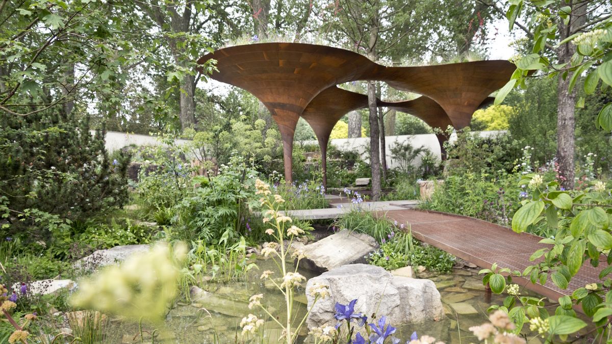 homesandgardens's tweet photo. These design trends were everywhere at the 2024 Chelsea Flower Show – here’s how to get the look in your own backyard https://t.co/aWO4YRrvbW https://t.co/hDOQ2ZclMu