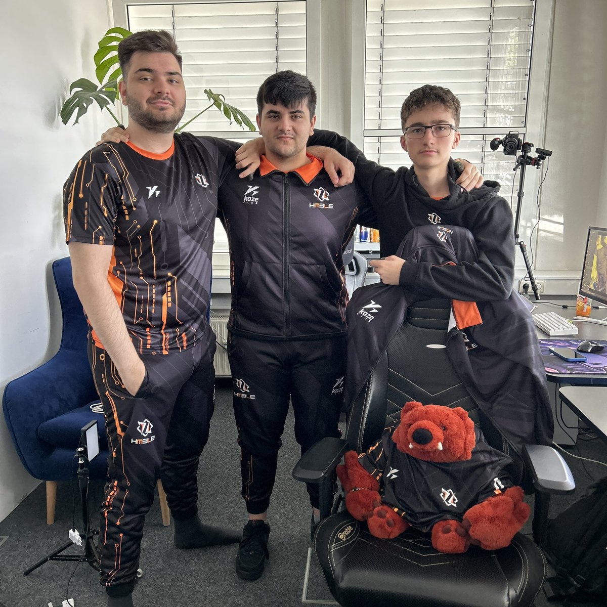 Finally all together 🥸 Ready for the #BSCxSPS24 May Finals 🧡