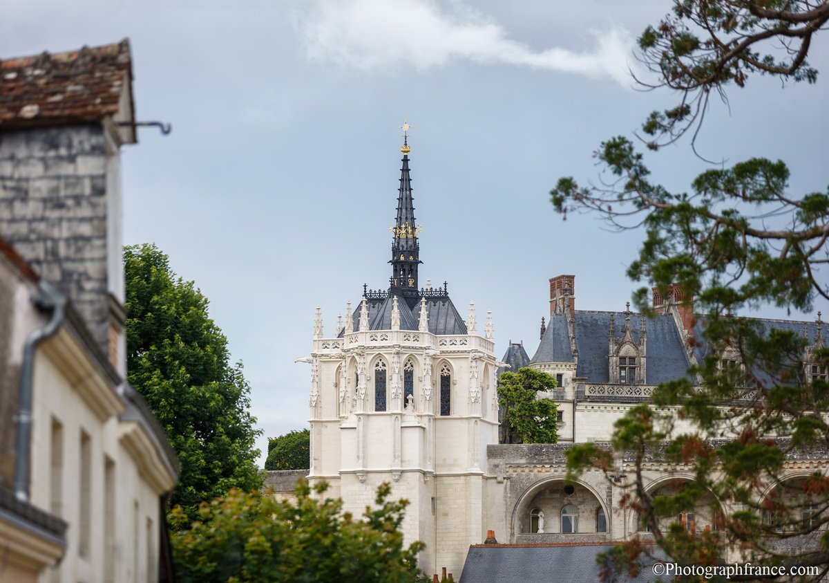 🇫🇷 Une autre photo de la Chapelle Saint Hubert, Château Royal d'Amboise. Bon week-end. 🇬🇧 Another photo of Saint Hubert's Chapel. Have a good weekend. #Amboise #photographie #photography