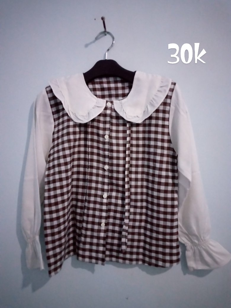 karinawifee's tweet photo. wts preloved baju dan celana murce, yang berminat boleh dm aja🫰🫰🫰 co di oren https://t.co/T7jfTDGGmC