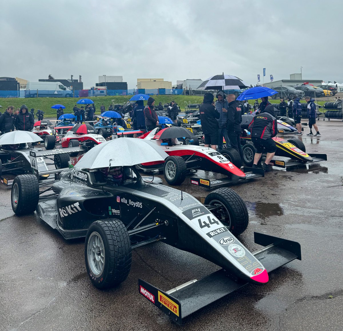 Qualifying, here we go! Time to see who’s the quickest round @SnettertonMSV when it counts 👊 

Live timing:
⏱️ livetiming.tsl-timing.com/242103

#BritishF4