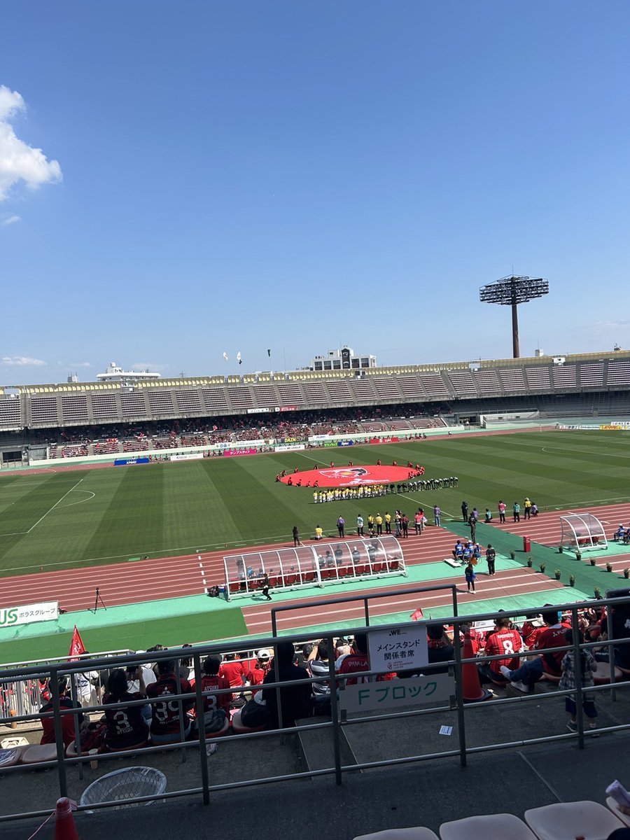 レッズレディースの皆さん 優勝おめでとうございます🏆🔴⚪️⚫️ また、レッズを去ってから10年経った今でも覚えてくださっているスタッフさんやサポーターの方々がいらっしゃって恥ずかしさや嬉しさがありました🫣🥰 皆さんのお陰で今の私がおります。 今日は優勝、再会ができて嬉しい楽しい１日でした!