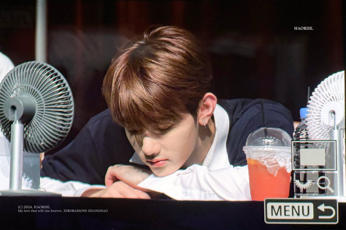 240524 pre.

바람쐬는 강아디..

#장하오 #章昊 #ジャンハオ #ZHANGHAO #ZEROBASEONE #ZB1