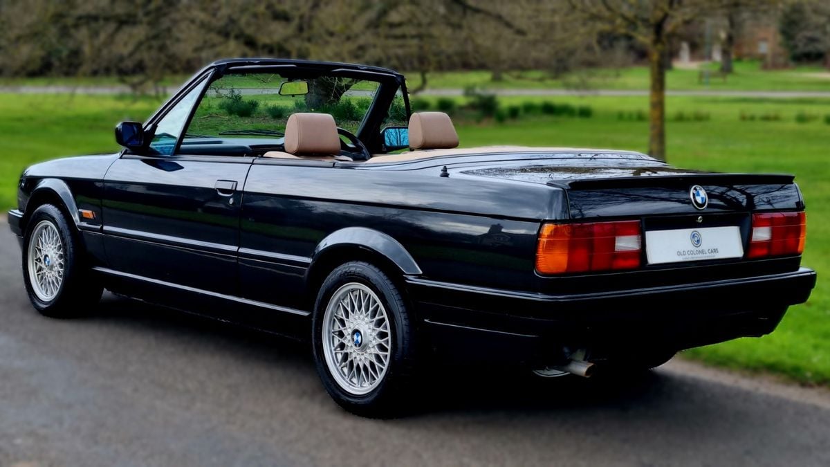 For Sale: 1993 BMW 3 Series Black Manual, 5 speed Right Hand Drive... carandclassic.com/car/C1731045?u… <<--More #classiccar #classiccarforsale #carandclassic