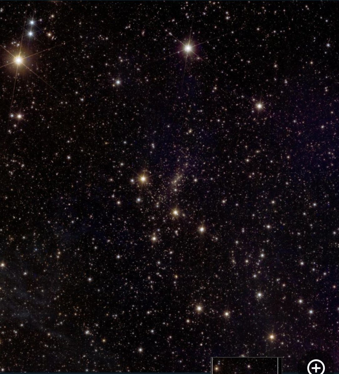 Abell 2390 est un amas de galaxies qui flotte à 2,7 milliards d’années-lumière de la place Denfert-Rochereau. @ESA_Euclid en a pris cette image, qui montre environ 50000 de ses galaxies. Songeons qu’il y a un siècle, on pensait que n’existait que la nôtre, la Voie Lactée.