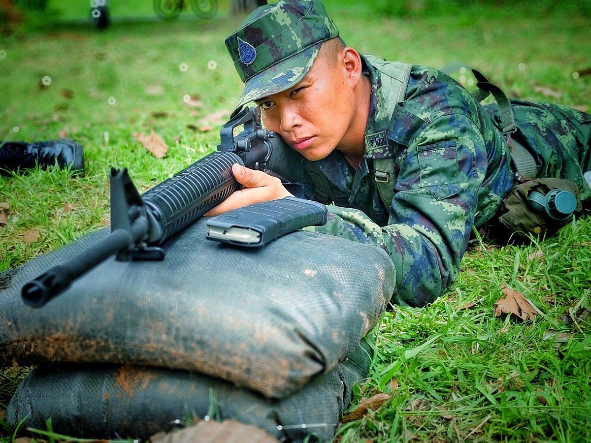 KopterKridsada's tweet photo. อัพเดทชีวิตน้องคนเล็ก "สัปดาห์ที่ 4 วันที่ 5 ฝึกวิชาทหาร เพิ่มขีดความสามารถ"

หน่วยฝึกทหารใหม่ ร.23 ดำเนินการฝึกเพิ่มขีดความสามารถวิชาทหาร โดยการฝึกการใช้อาวุธปืน, การฝึกดาบปลายปืน และการขว้างลูกระเบิด ให้กับน้องทหารใหม่ ผลัดที่ 1/67 เพื่อเพิ่มความชำนาญ และการใช้อาวุธประจำกาย https://t.co/50gEN9sCsO
