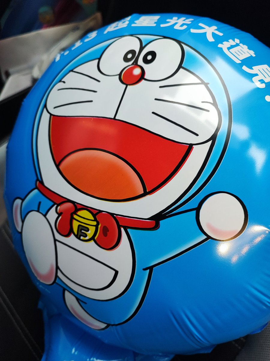 Spotted amazing Doraemon balloons all over the streets of Hong Kong today! 🎈 It's all to promote a drone show tonight. It’s great to see such vibrant activities in Hong Kong! 🌆 #HongKongEvents #DroneShow