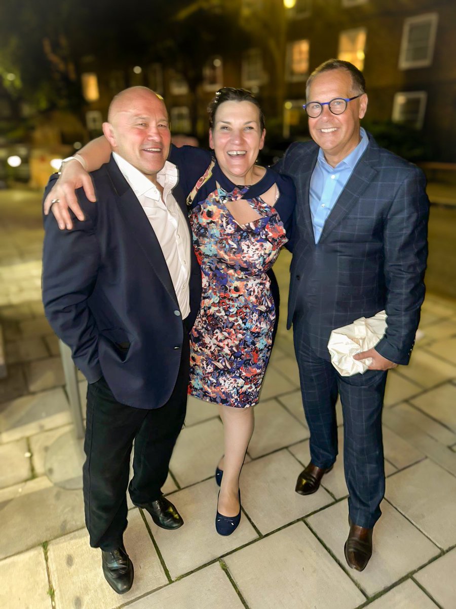 Thanks @StuartBradyLab for setting up @LabourForSport and organising its first Dinner with 350 guests at the Oval this week. Perfect timing 24 hours after a general was called. Sorry @brianmoore666 and @ToniaAntoniazzi I spoil this perfect front row ?