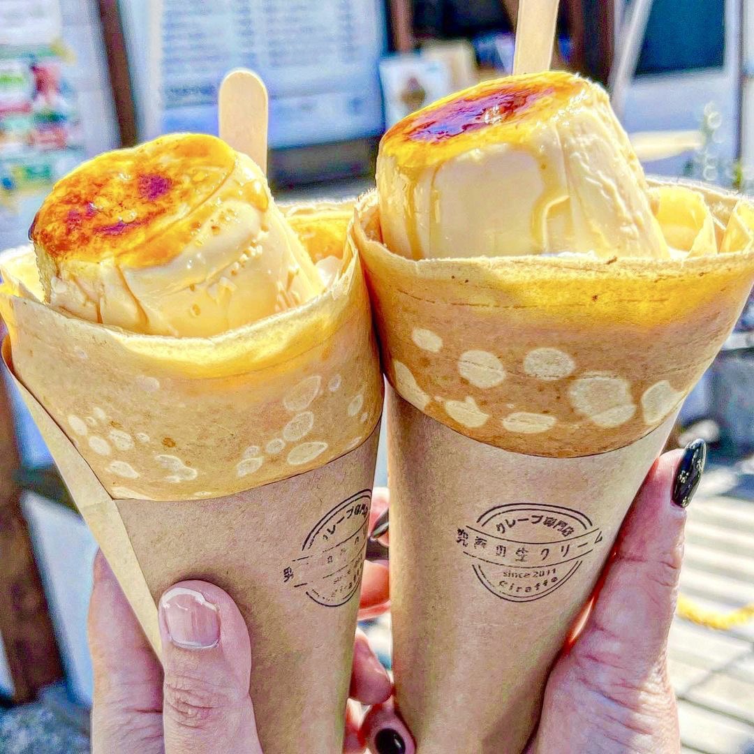 sweetroad5's tweet photo. 愛知県岡崎市にあるお店「究極の生クリームクレープ giraffe」の、クレープにブリュレしたプリンと軽い生クリームを合わせた「自家製プリン生クレープ」✨ https://t.co/pv2L3sQ4w7
