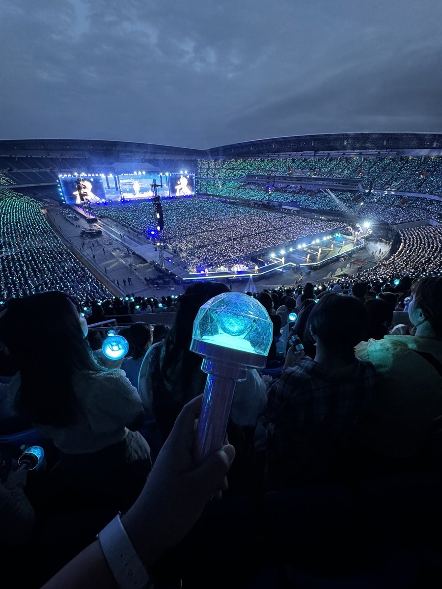 oh to be part of this rose quartz and serenity ocean 😭🩷🩵