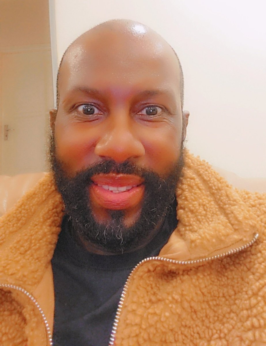 willsadele's tweet image. Happy weekend y'all..