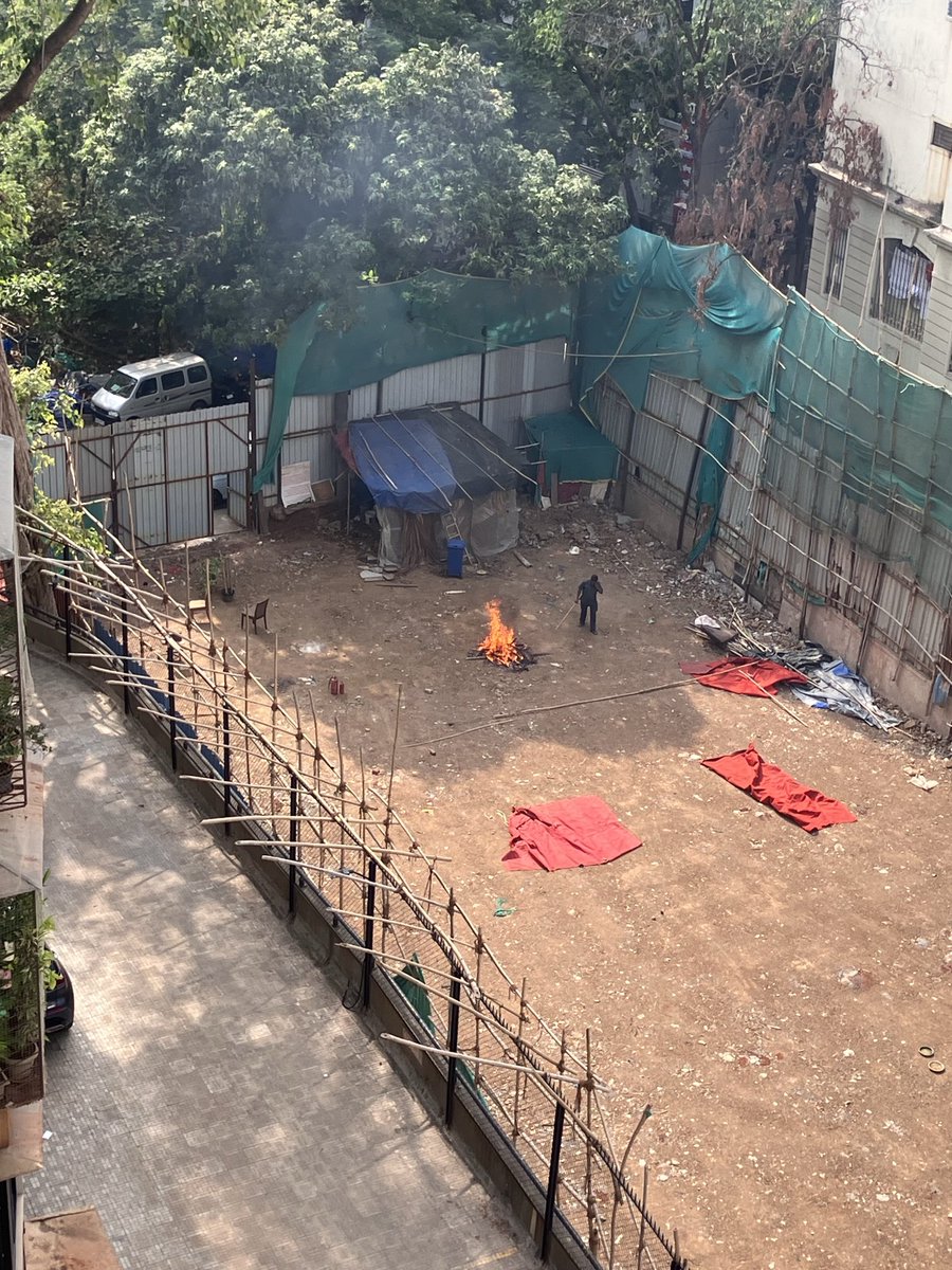 ⁦<a href="/CPMumbaiPolice/">Commissioner of Police, Greater Mumbai</a>⁩ ⁦<a href="/mybmc/">माझी Mumbai, आपली BMC</a>⁩ ⁦<a href="/mybmcWardHW/">Ward HW BMC</a>⁩ waste materials being burnt in a residential area at Khar West leading to dense smoke. Is this permitted?