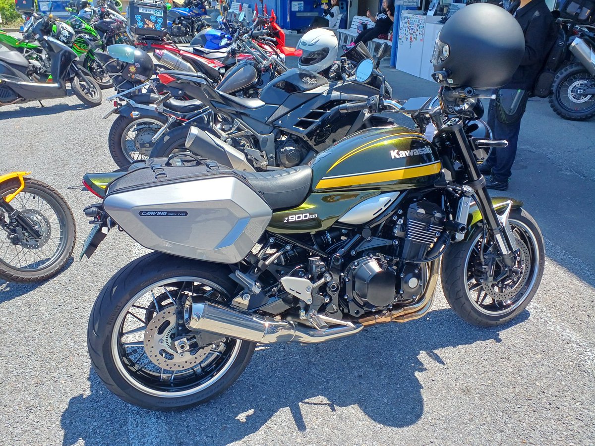 Z900RS × #カービングシェルケース シルバーが似合う✨ お買い上げ