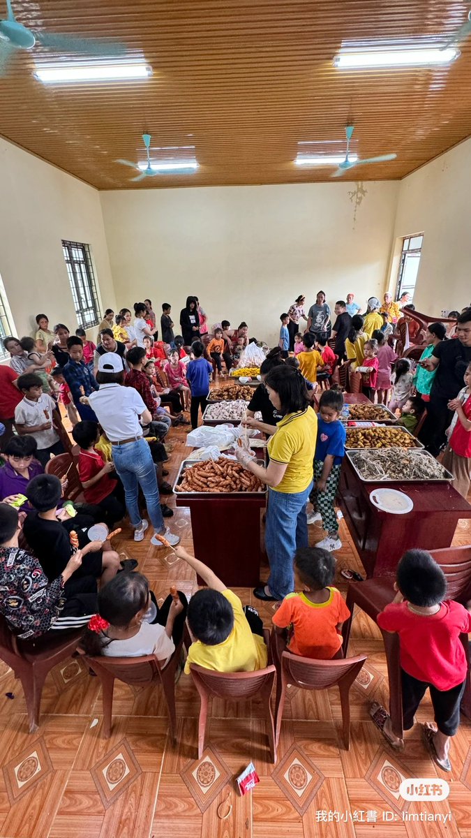 Bringing food, toys and joy to the mountain village of Bac Kan, Vietnam 🇻🇳