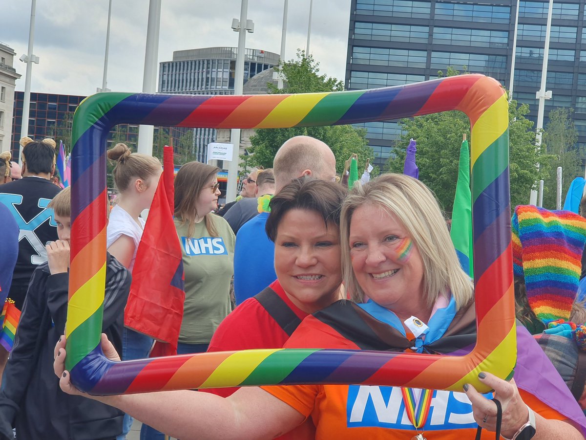 alison tennant (@alisontennant1) on Twitter photo Sunny skies for #BirminghamPride2024. Great turnout for NHS <a href="/BWC_NHS/">BWC NHS Trust</a> <a href="/uhbtrust/">University Hospitals Birmingham</a> Sunny skies for #BirminghamPride2024. Great turnout for NHS <a href="/BWC_NHS/">BWC NHS Trust</a> <a href="/uhbtrust/">University Hospitals Birmingham</a>