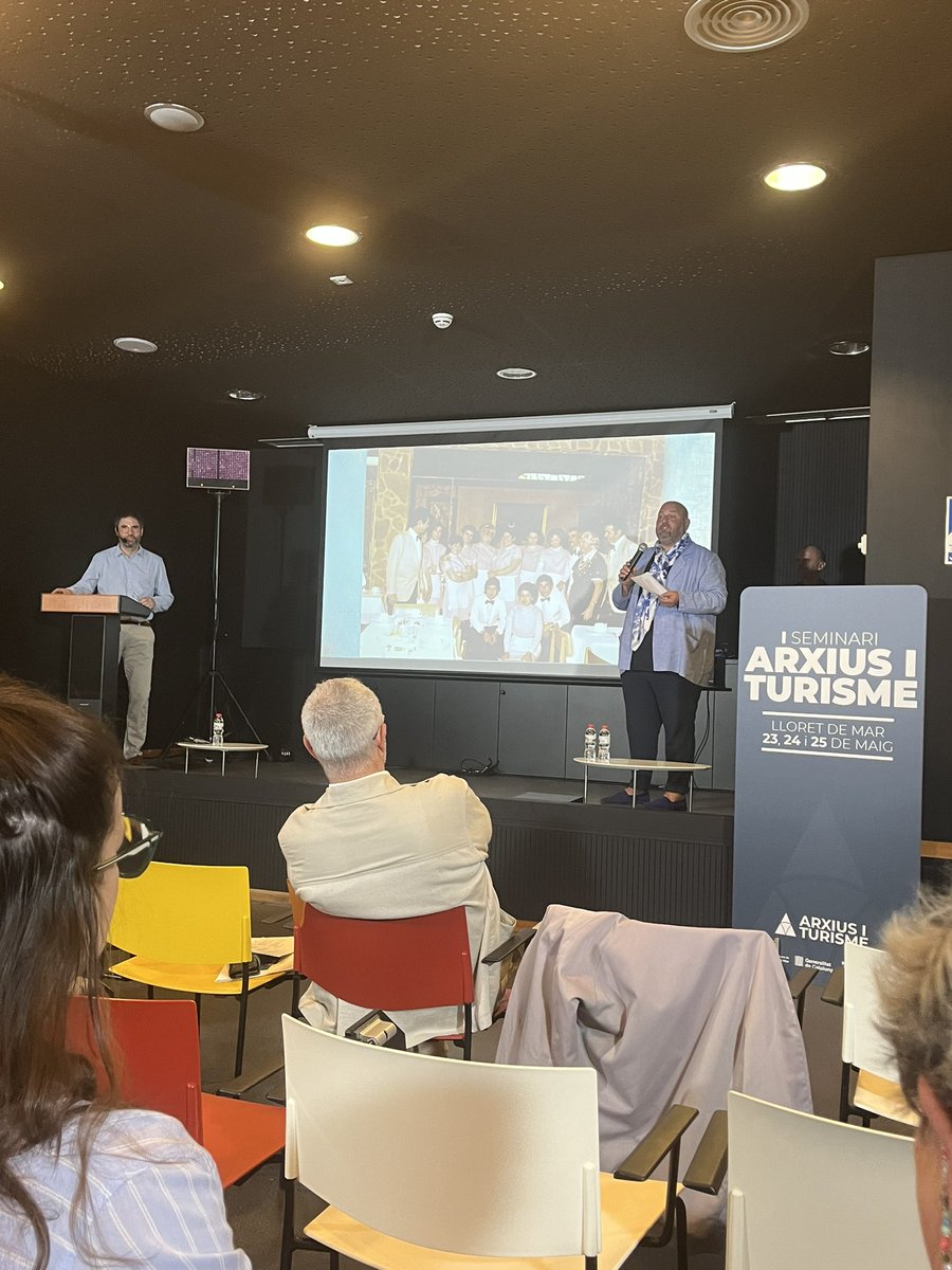 Presentació de Jordi Padilla i @XavierOrri al I Seminari #arxiusiturisme, apropant la història del moviment #lgtbi a #lloretdemar